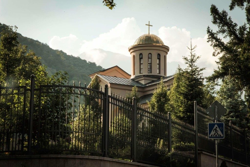Храм август